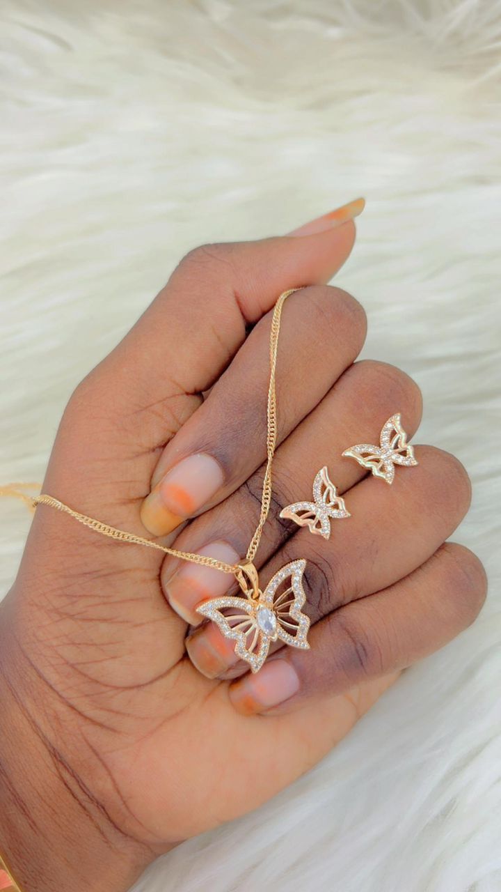 Chain + earrings