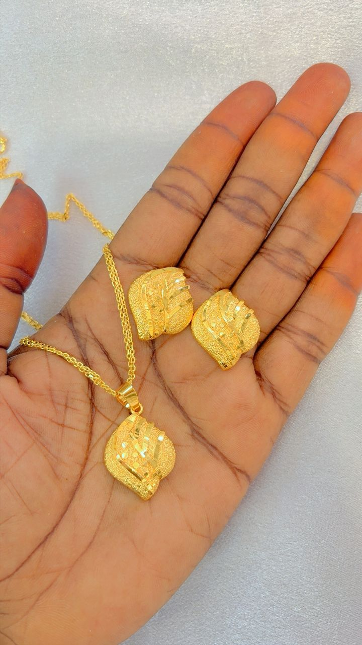 Chaîne + boucles d'oreilles