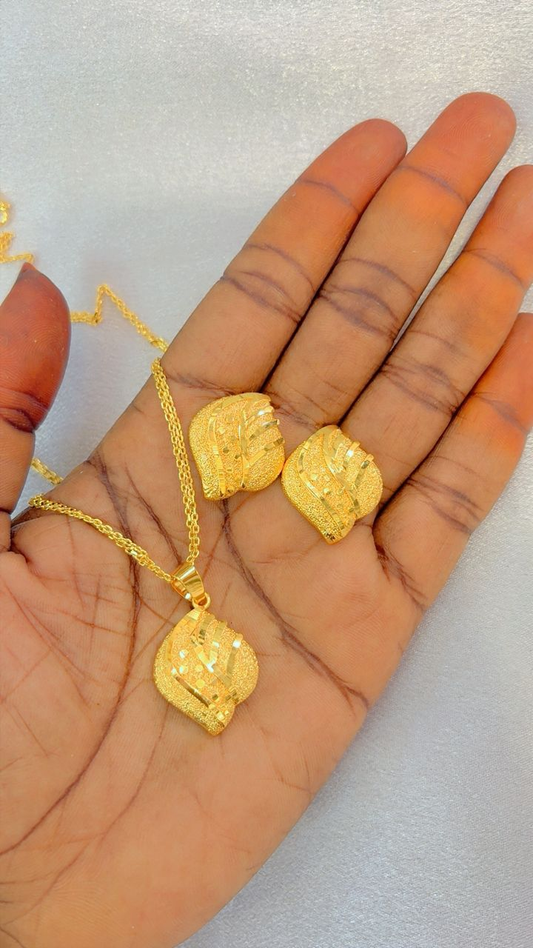 Chaîne + boucles d'oreilles